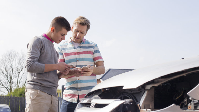 two men discussing aftermath of car accident