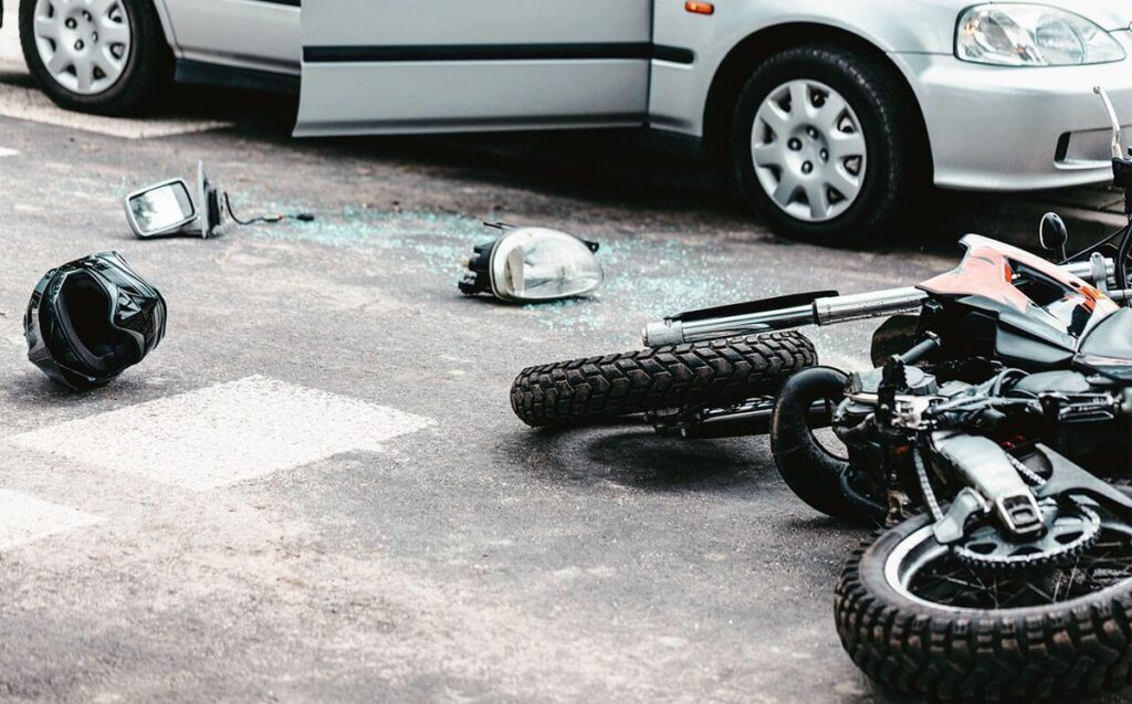 Motorcycle accidents provided assistance on the road section